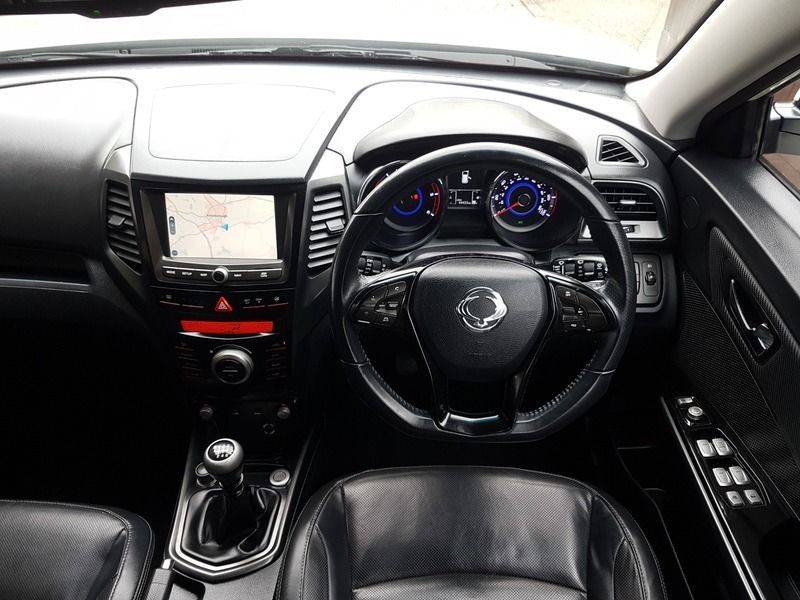 SsangYong Tivoli Elx White #4