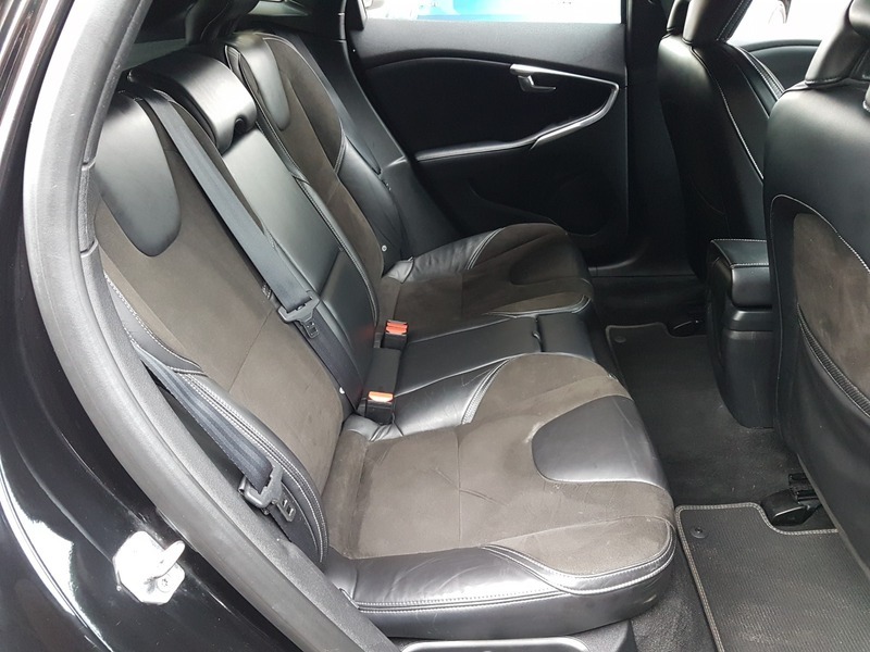 Volvo V40 D2 R-design VE65NJJ Black #6