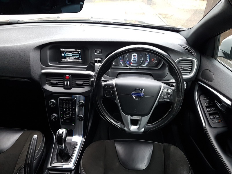Volvo V40 D2 R-design VE65NJJ Black #4