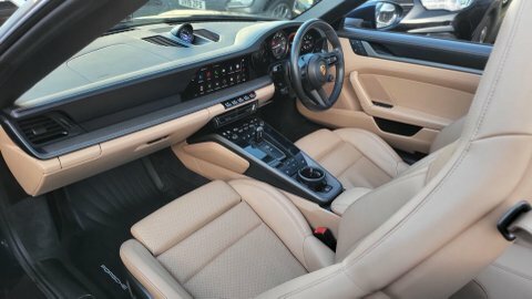 Porsche 911 Carrera 4S AK71FHG #3