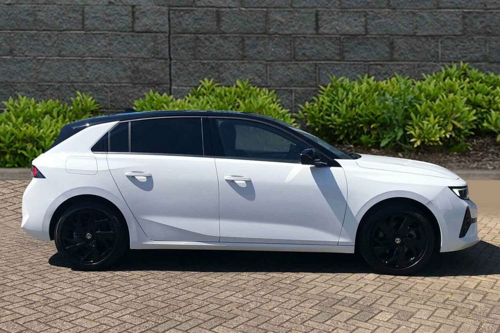 Vauxhall Astra Hatchback DS25JRV White #6