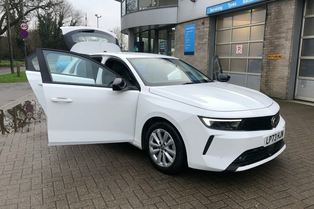 Vauxhall Astra 1.2L Design LP73HJN White #5