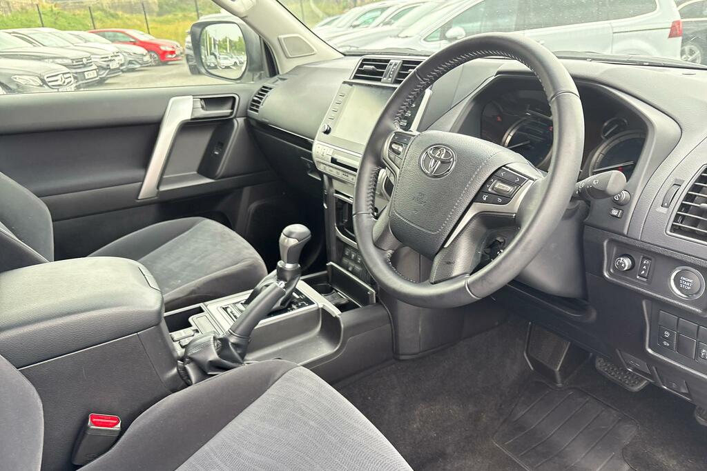 Toyota Land Cruiser 2.8D 204 Active Commercial White #5