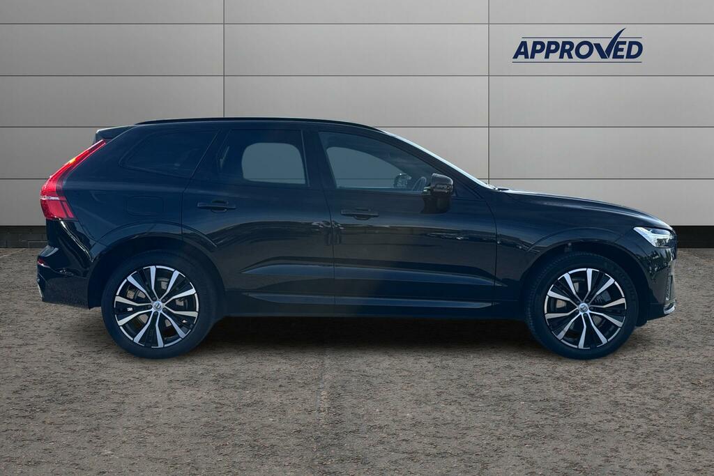 Volvo XC60 2.0 B4d Plus Dark Awd Geartronic FT23RWO Black #4