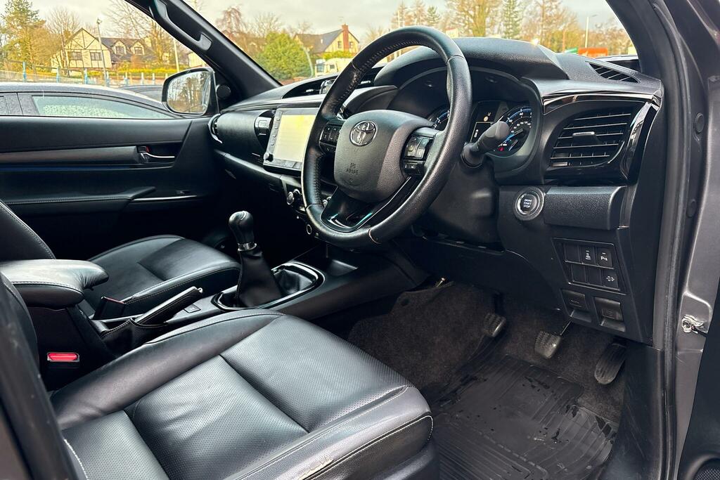 Toyota HILUX Invincible X Dcab Pick Up 2.8 D-4d Grey #5