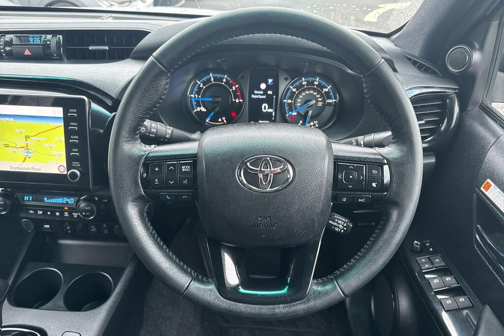 Toyota HILUX Invincible X Dcab Pick Up 2.8 D-4d BVZ1509 Silver #6