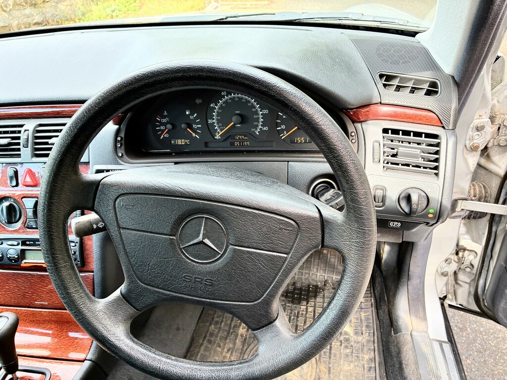 Mercedes-Benz E Class Saloon 2.0 E200 Classic 1998 Silver #5