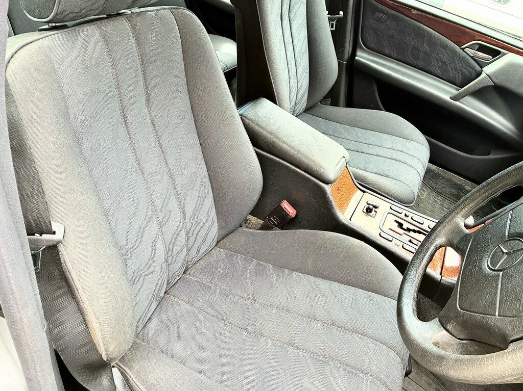 Mercedes-Benz E Class Saloon 2.0 E200 Classic 1998 Silver #6