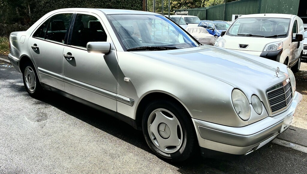 Mercedes-Benz E Class Saloon 2.0 E200 Classic 1998 Silver