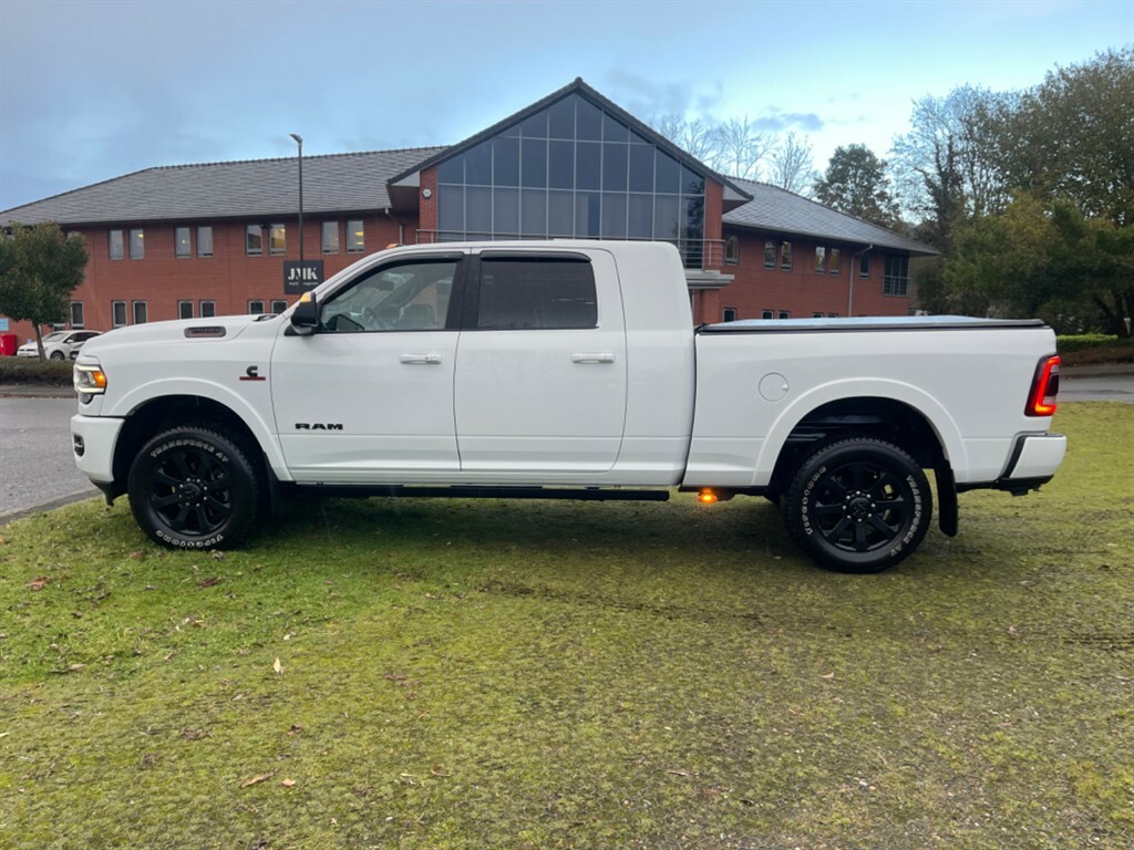 Dodge RAM 2500 Laramie 6.7 Cummins Turn White #5