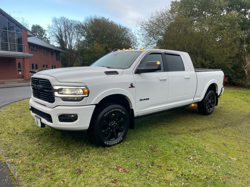 Dodge RAM 2500 Laramie 6.7 Cummins Turn White