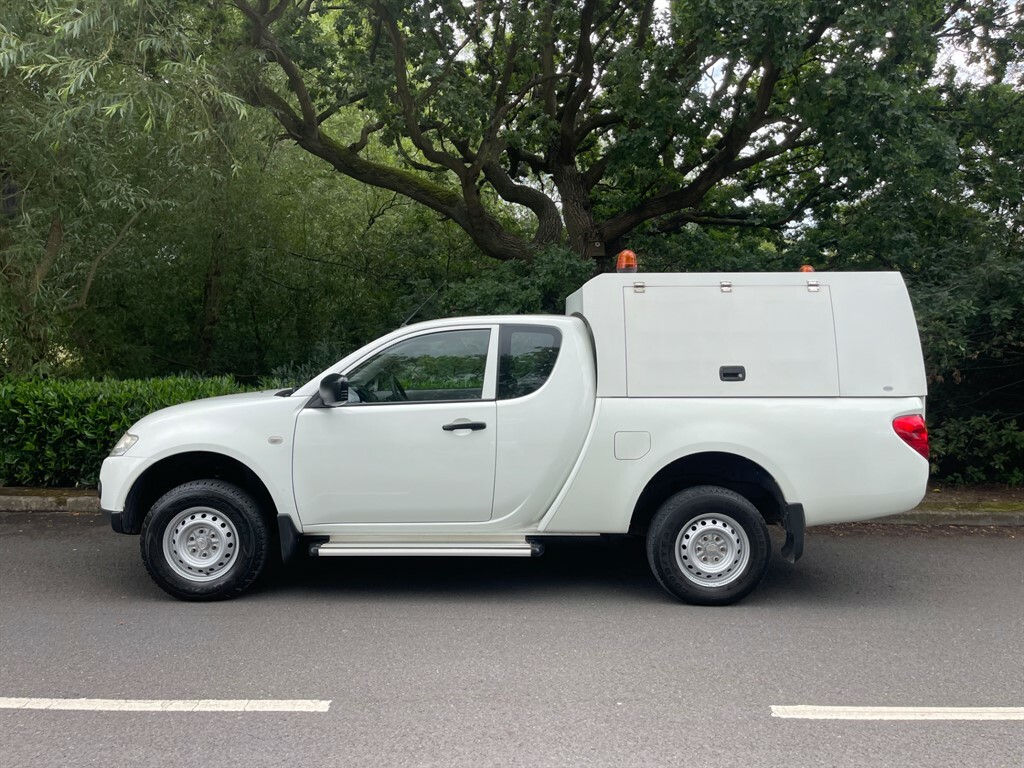 Mitsubishi L200 Di-d 4X4 4Life Club Cab White #2
