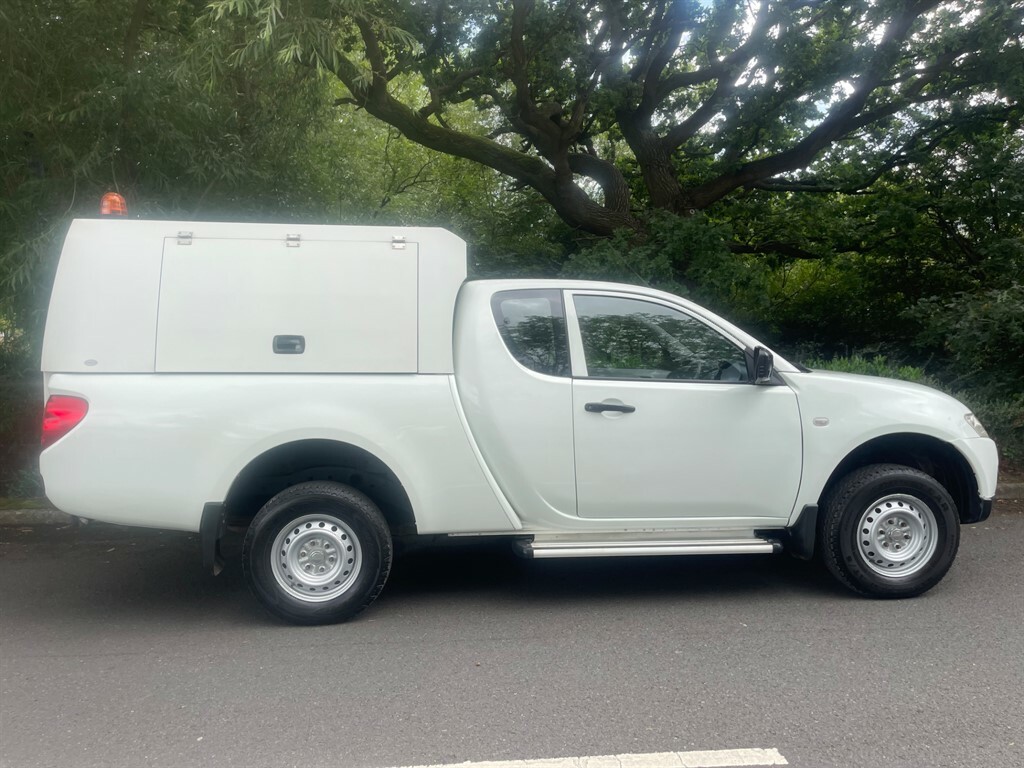 Mitsubishi L200 Di-d 4X4 4Life Club Cab White #5