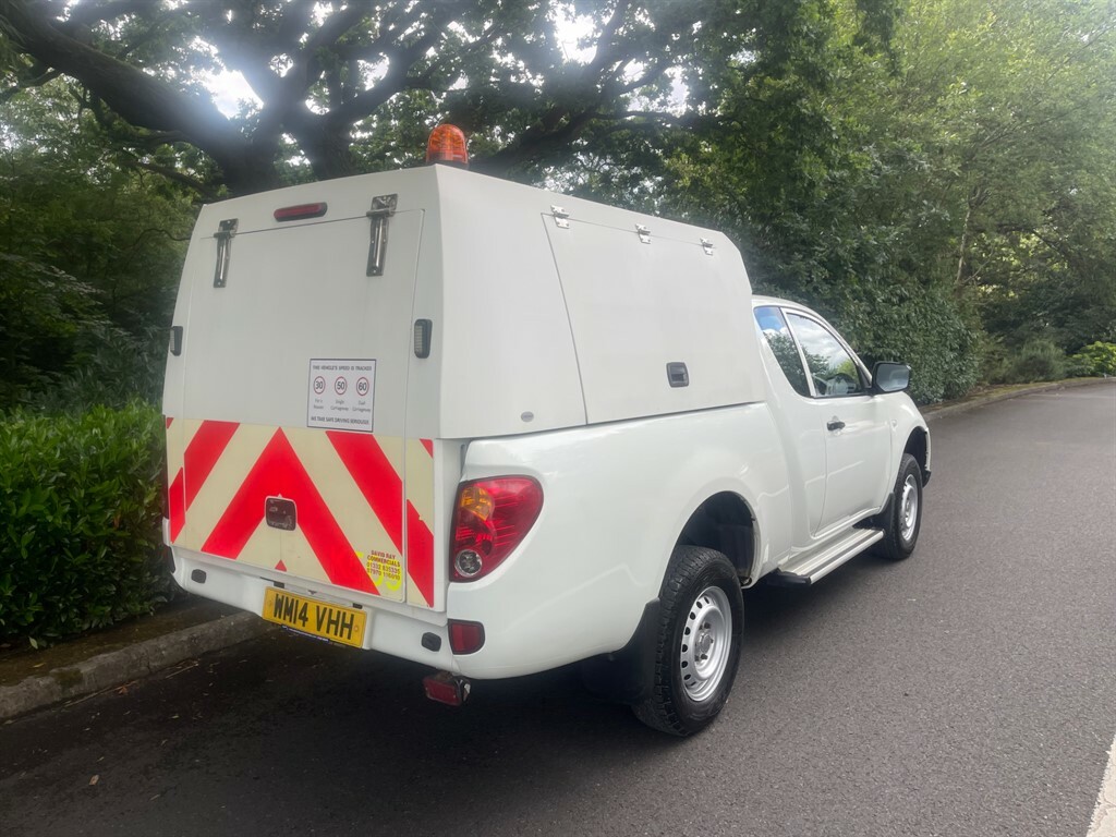 Mitsubishi L200 Di-d 4X4 4Life Club Cab White #3