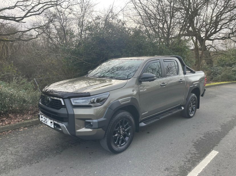 Toyota HILUX Invincible X 4Wd Double Cab 100 Aia FL25JWP Brown #2