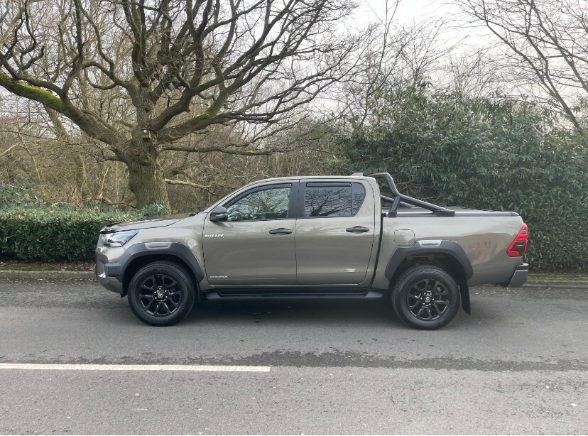 Toyota HILUX Invincible X 4Wd Double Cab 100 Aia FL25JWP Brown #4