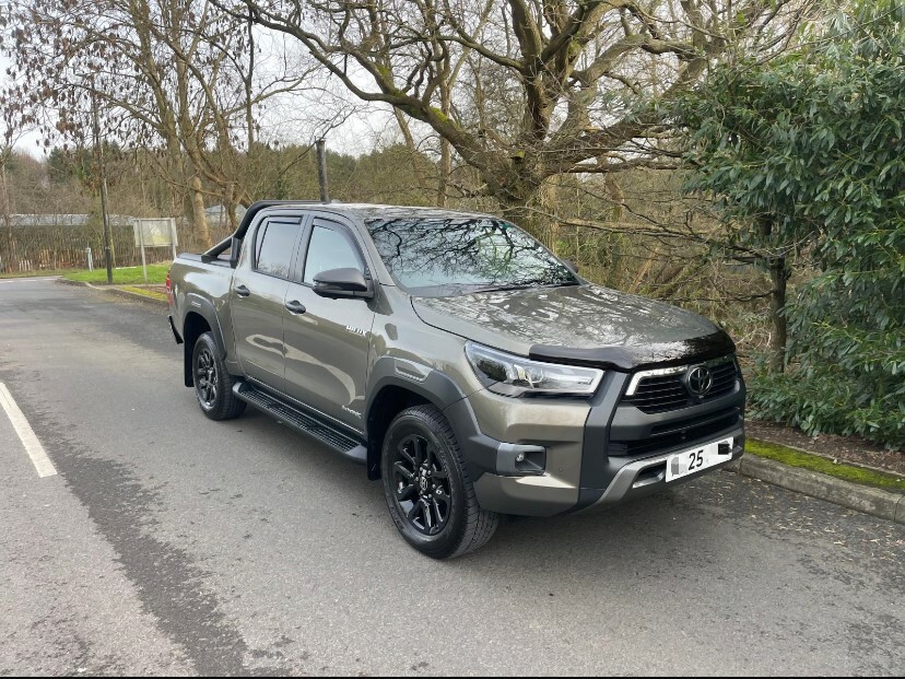 Toyota HILUX Invincible X 4Wd Double Cab 100 Aia Brown