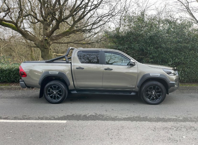 Toyota HILUX Invincible X 4Wd Double Cab 100 Aia FL25JWP Brown #3