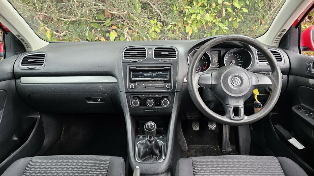 Volkswagen Golf 1.6 Tdi S DV62VKJ Red #4
