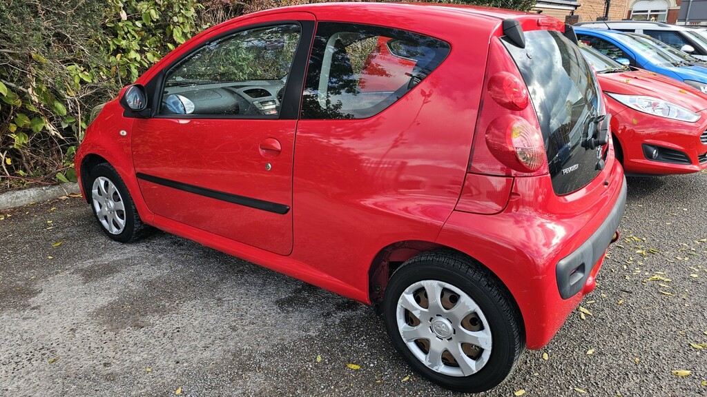 Peugeot 107 1.0 12V Urban Red #4