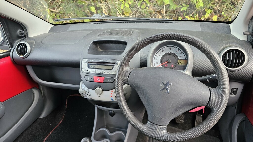 Peugeot 107 1.0 12V Urban Red #5