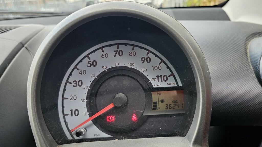 Peugeot 107 1.0 12V Urban Red #6