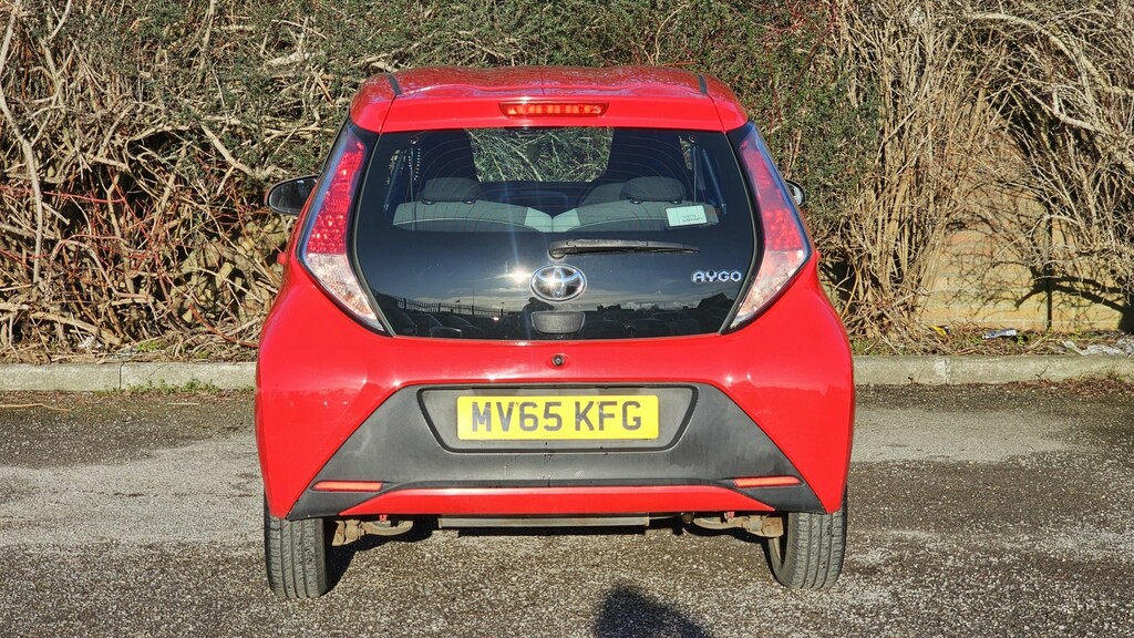 Toyota Aygo 1.0 Vvt-i X-play MV65KFG Red #5
