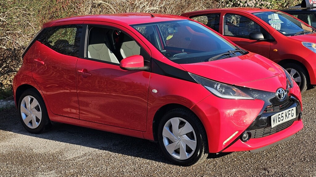 Toyota Aygo 1.0 Vvt-i X-play MV65KFG Red #4