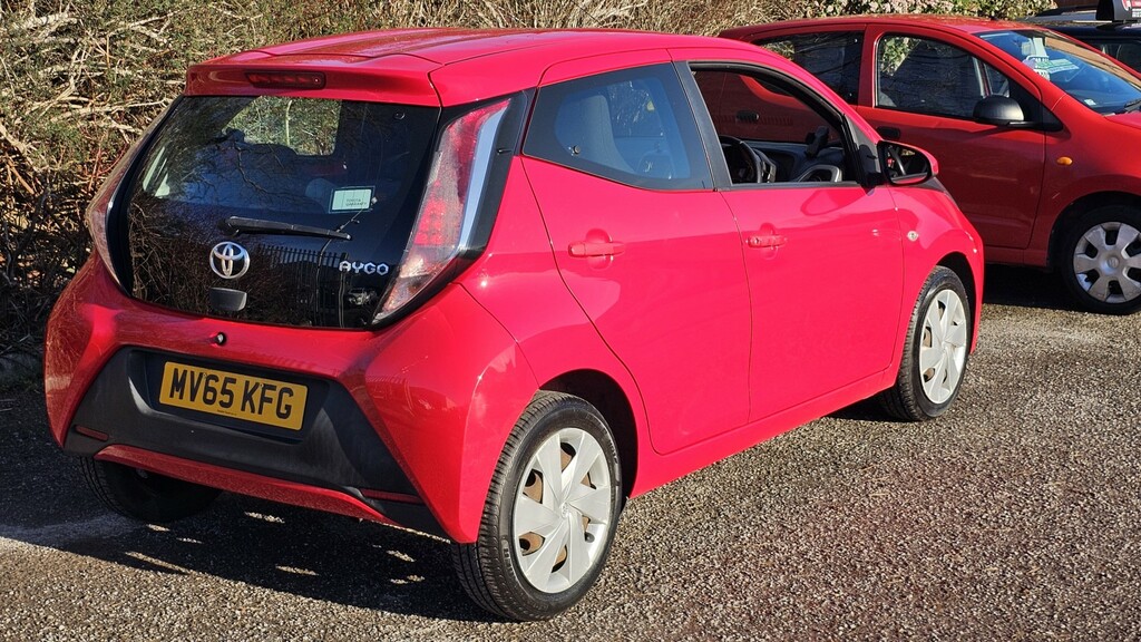 Toyota Aygo 1.0 Vvt-i X-play MV65KFG Red #3