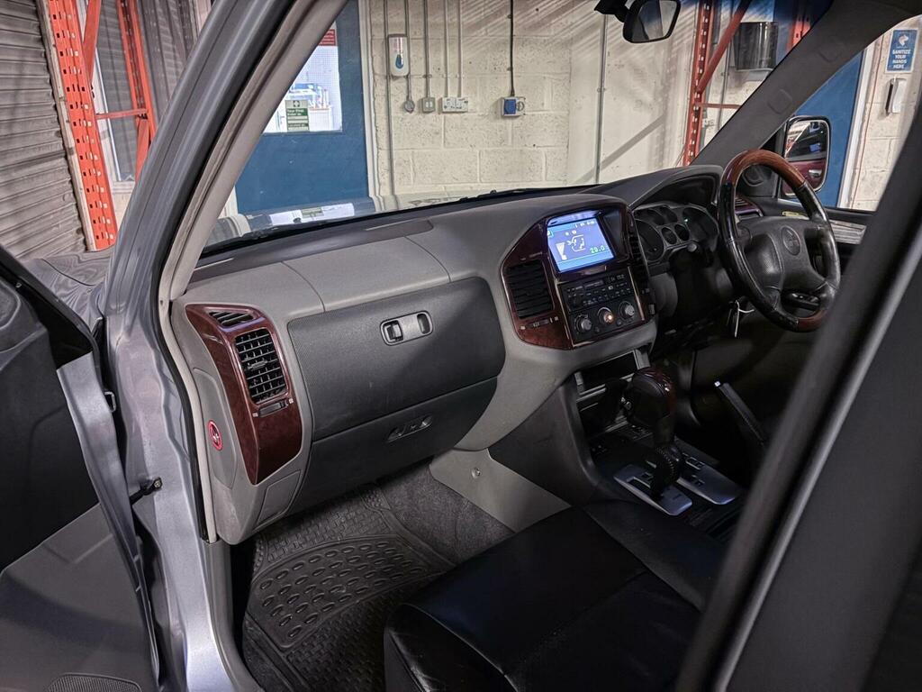 Mitsubishi Shogun 3.2 Di-d Warrior Black #27