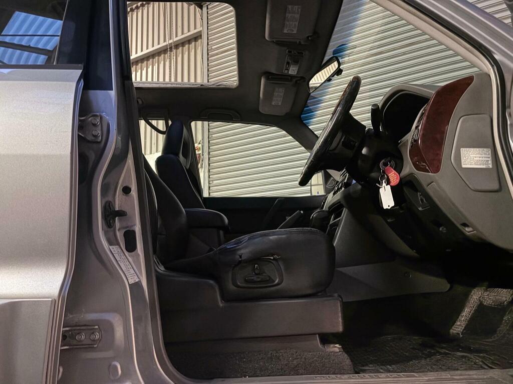 Mitsubishi Shogun 3.2 Di-d Warrior Black #18