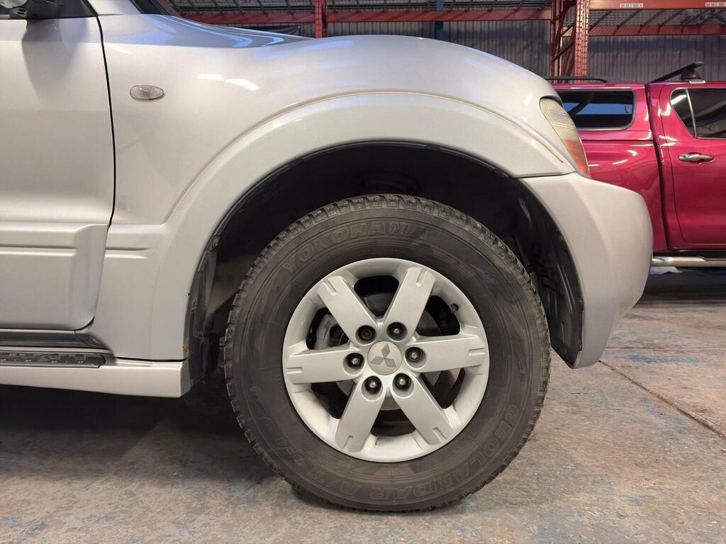 Mitsubishi Shogun 3.2 Di-d Warrior Black #9