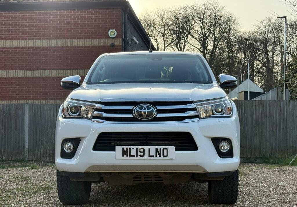 Toyota HILUX Pickup 2.4 D-4d Invincible 4Wd Euro 6 Ss 4 ML19LNO White #3