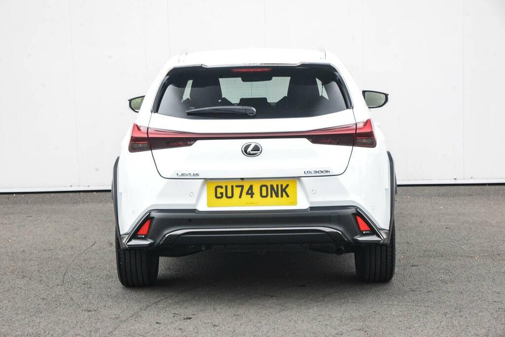 Lexus UX 300H 2.0 F-sport Design Cvt White #4