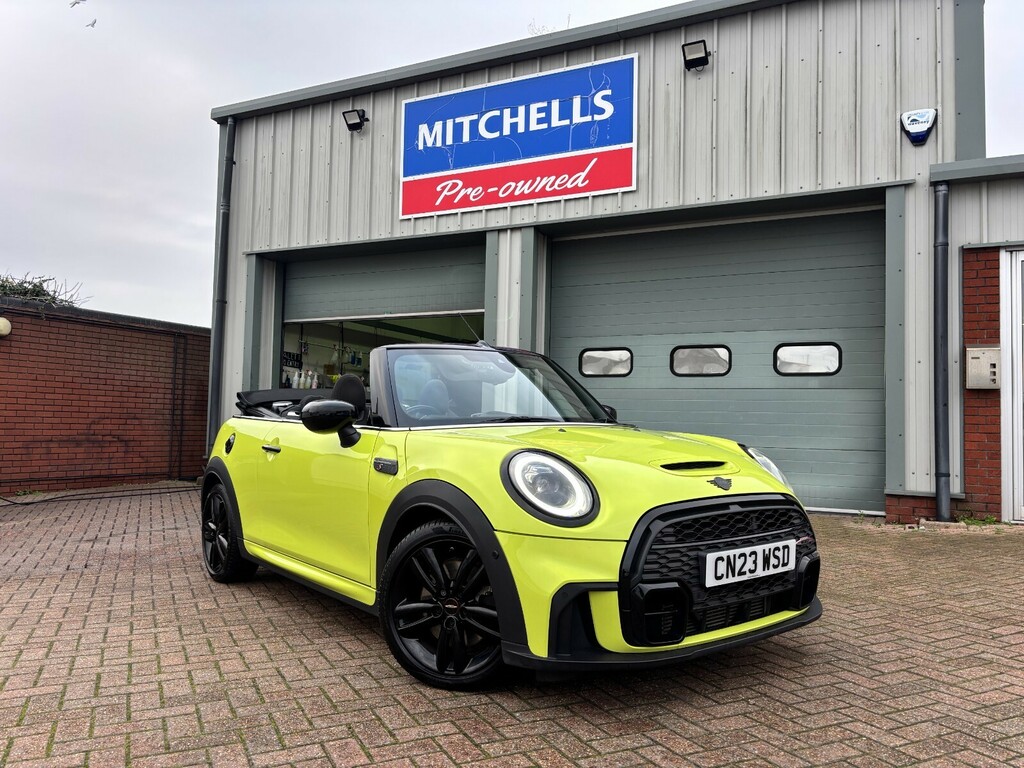 Mini Convertible 2.0 Cooper S Sport Comfortnav Pack Yellow