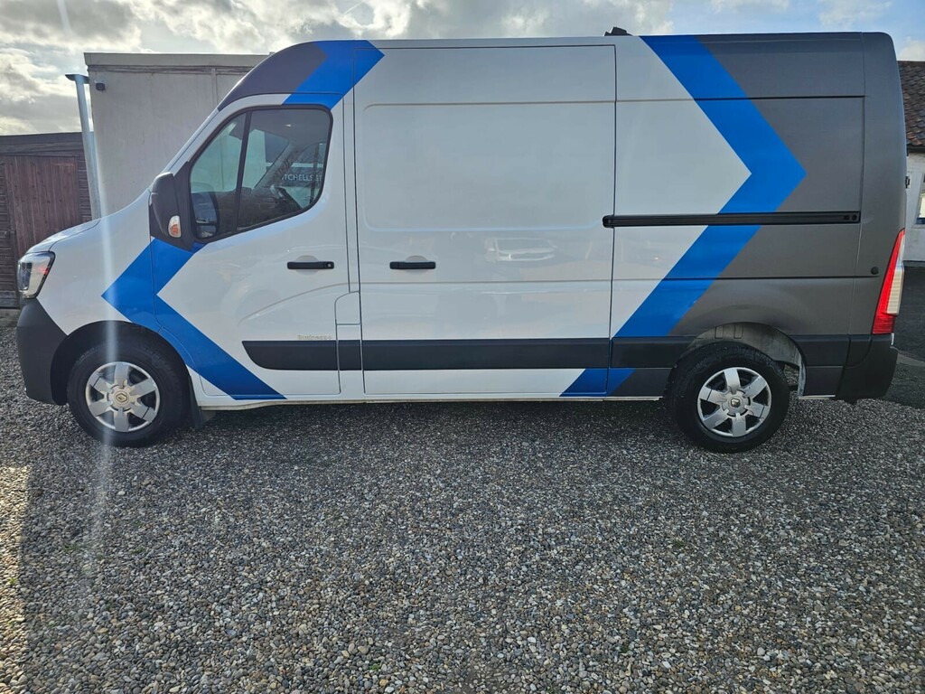 Renault Master Mm35dci 135 Business Medium Roof Van AO72LNK White #2