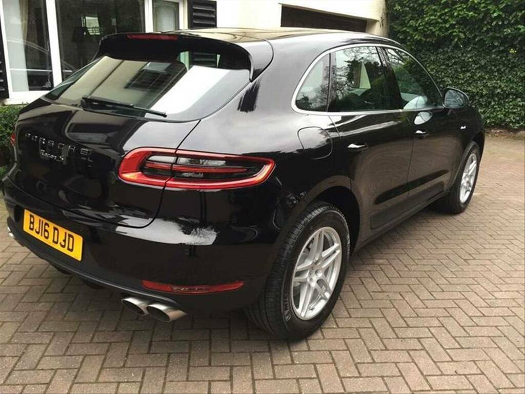 Porsche Macan D S Pdk BJ16DJD Black #2