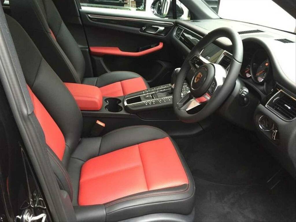 Porsche Macan D S Pdk BJ16DJD Black #3