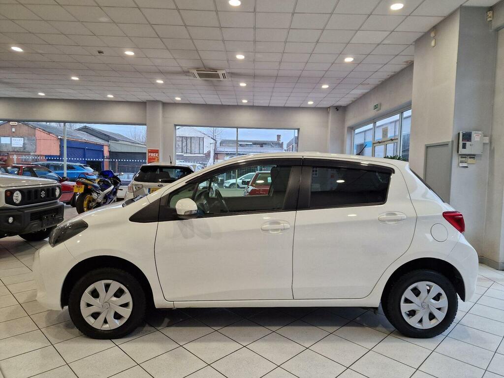 Toyota Vitz Hatchback 1.3 4X4 201464 #5
