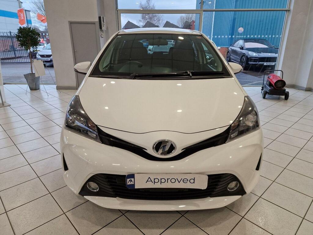 Toyota Vitz Hatchback 1.3 4X4 201464 #4