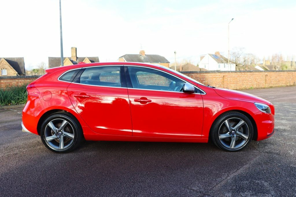 Volvo V40 1.6L R-design Lux Red #5