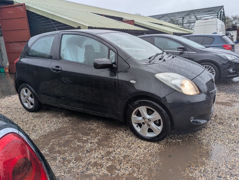 Toyota Yaris Vvti T Spirit Black