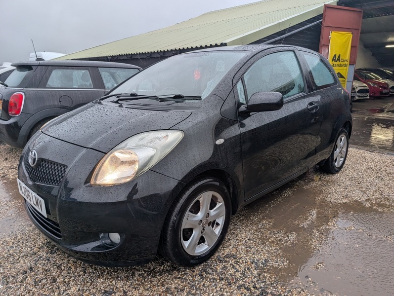 Toyota Yaris Vvti T Spirit Black #2