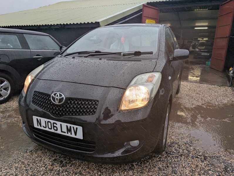 Toyota Yaris Vvti T Spirit Black #6