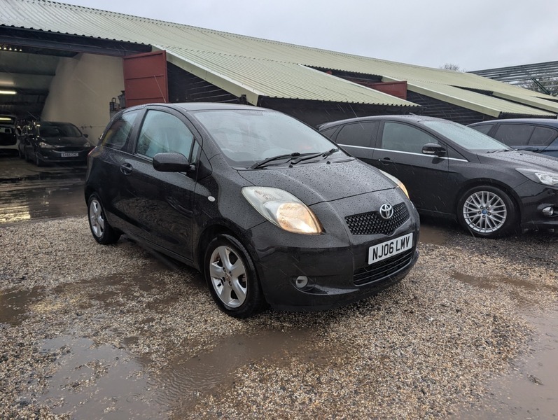Toyota Yaris Vvti T Spirit Black #3