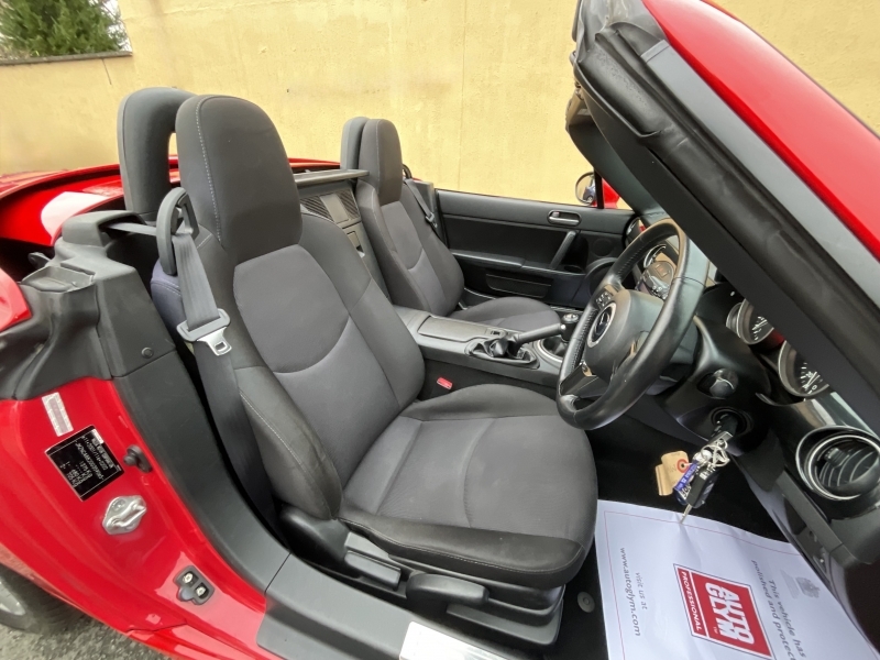 Mazda MX-5 Roadster Convertible MW14OXG Red #6