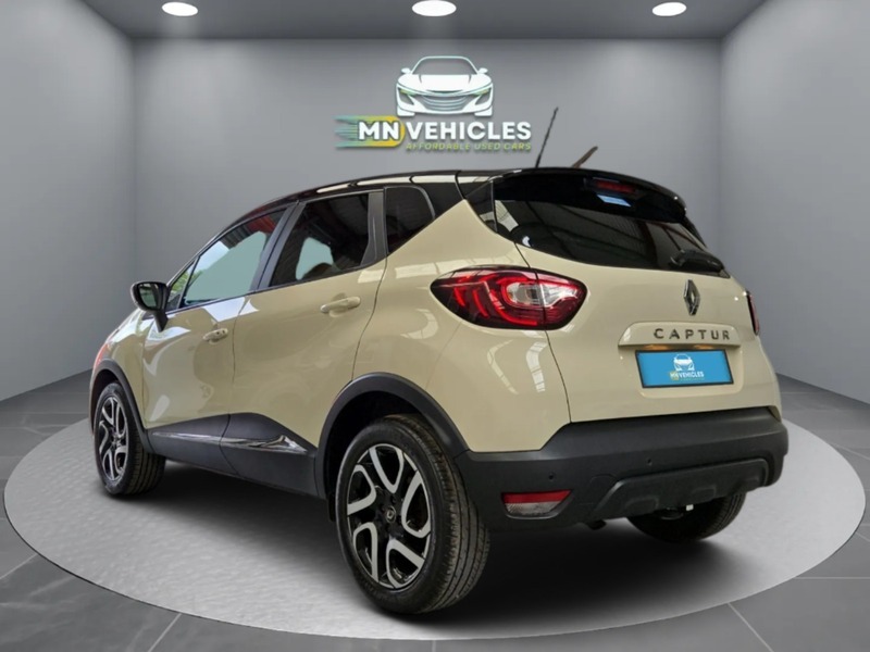 Renault Captur Iconic Tce HV68XVA Brown #6