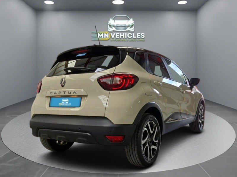 Renault Captur Iconic Tce HV68XVA Brown #4