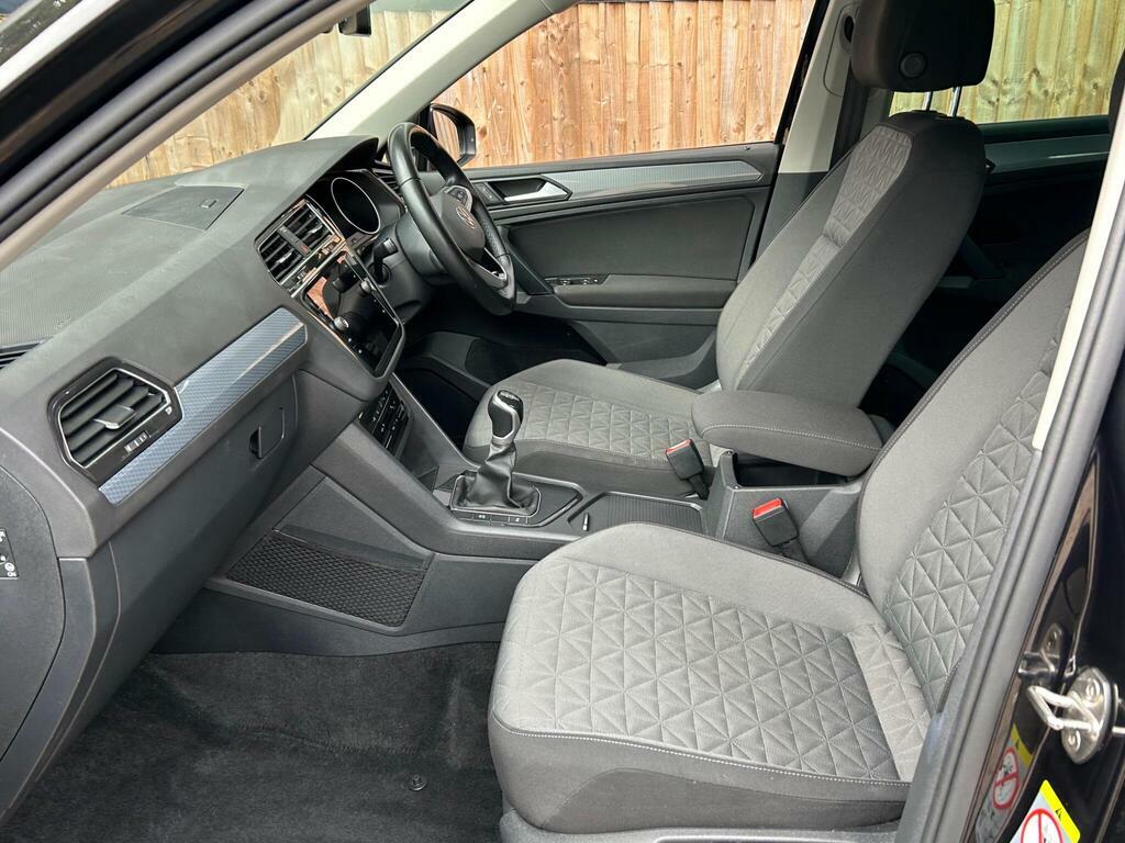 Volkswagen Tiguan 1.5 Tsi Life Euro 6 S S MJ21YSZ Black #4