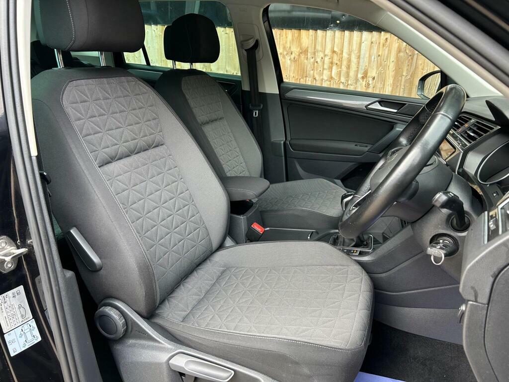 Volkswagen Tiguan 1.5 Tsi Life Euro 6 S S MJ21YSZ Black #3